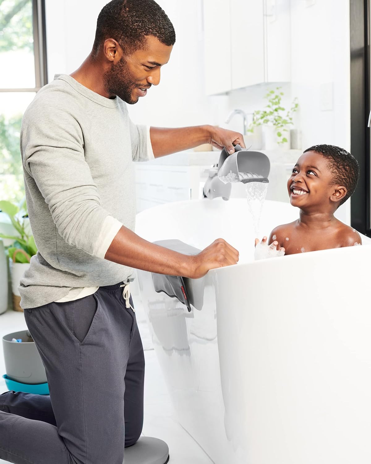 Skip Hop MOBY Waterfall Bath Rinser, Tear-Free Bath Rinse Cup for Babies