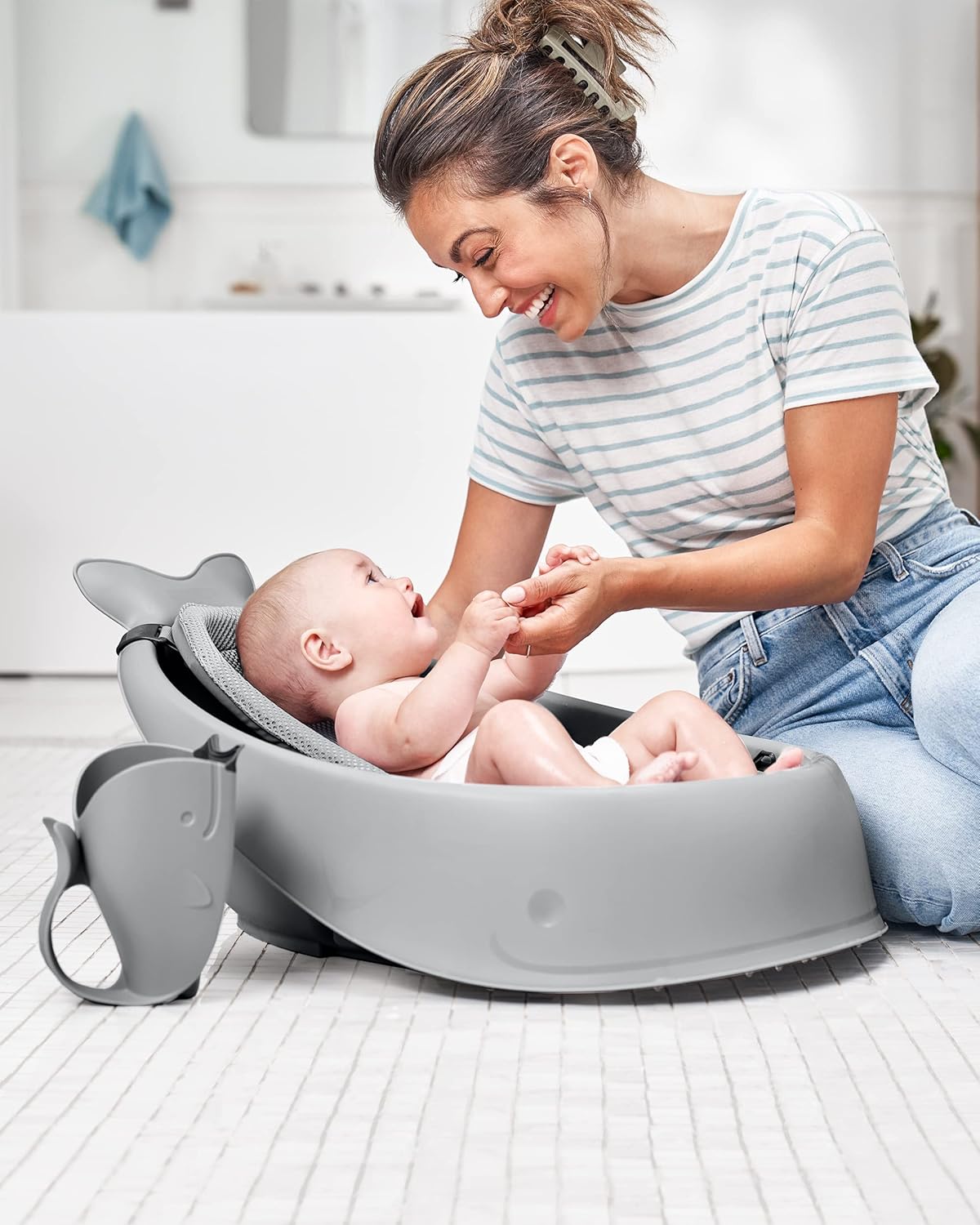 Skip Hop MOBY Waterfall Bath Rinser, Tear-Free Bath Rinse Cup for Babies